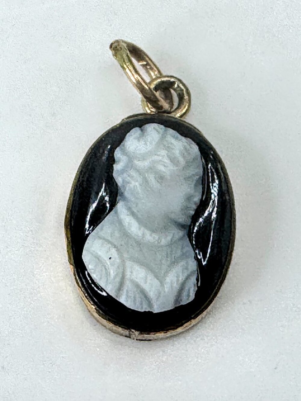 10K Yellow Gold Black Onyx Cameo Oval Pendant Charm JR1690